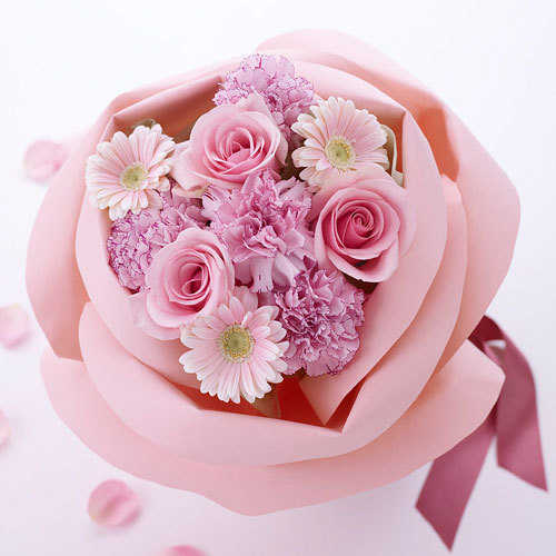 バラの形の花束ペタロ・ローザ「フェミニンピンク」