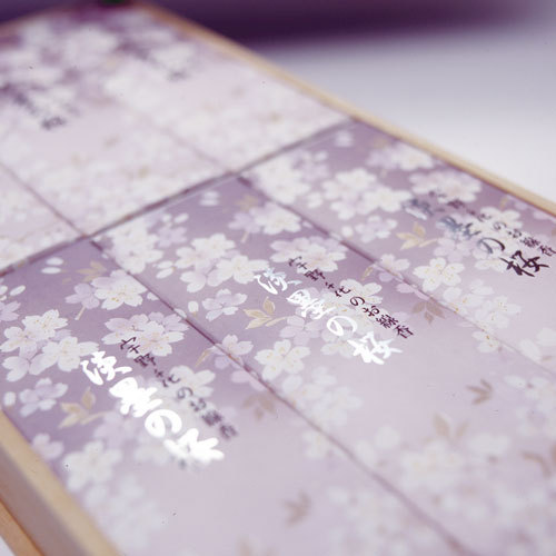 【お供え用】日本香堂「宇野千代のお線香 淡墨の桜」