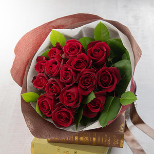 花束「赤バラ15本ローズブーケ」の商品画像