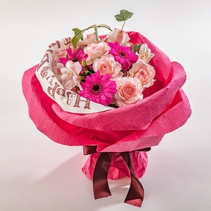 そのまま飾れるバラの形の花束ペタロ・ローザ「ハッピーバースデー」の商品画像