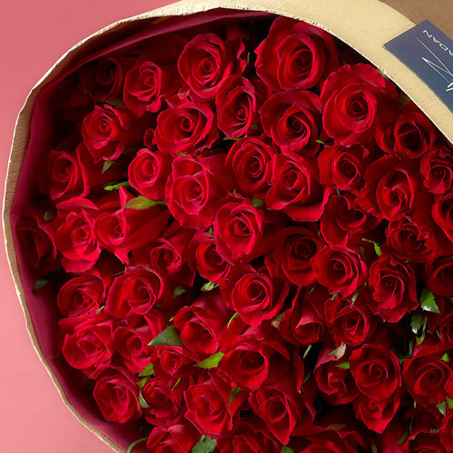 60本の赤バラの花束「アニバーサリーローズ」｜花・花束を贈るフラワー