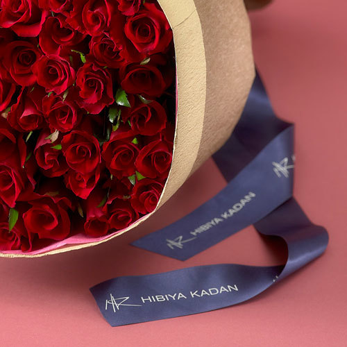60本の赤バラの花束「アニバーサリーローズ」｜花・花束を贈るフラワー